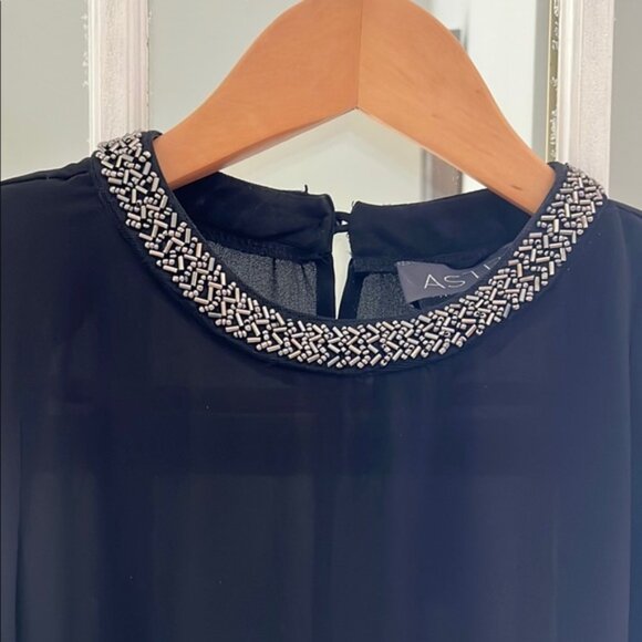 Elegant Black Sleeveless Top with Embellished Neckline - Picture 3 of 5